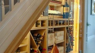 amenajare bar in spatiul de sub scari