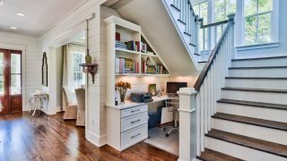 birou sub scara acasa